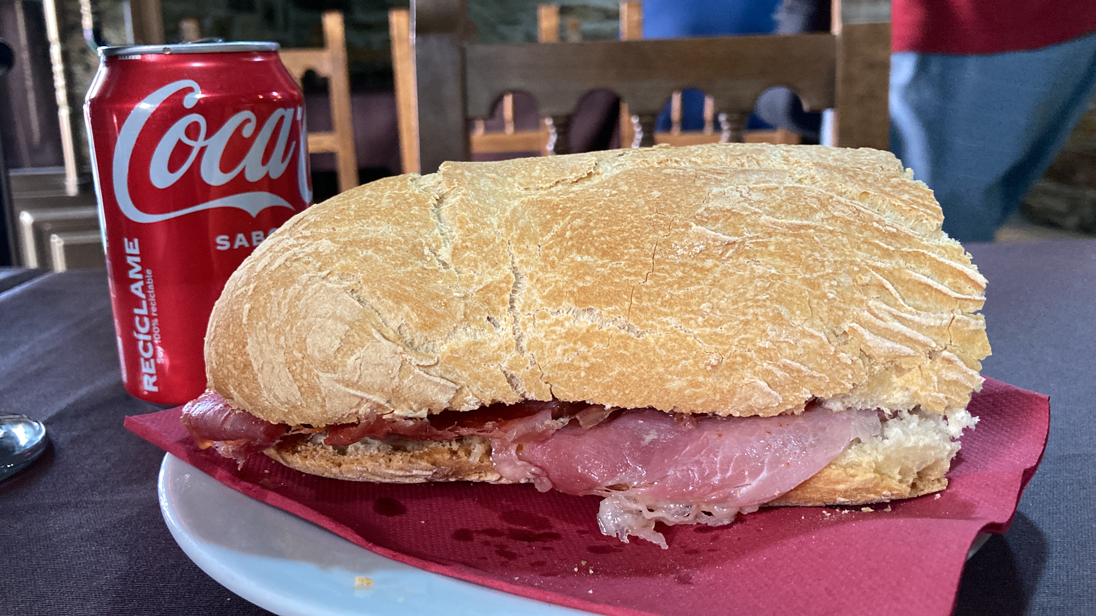 Exquisito bocata de lacón, pero…