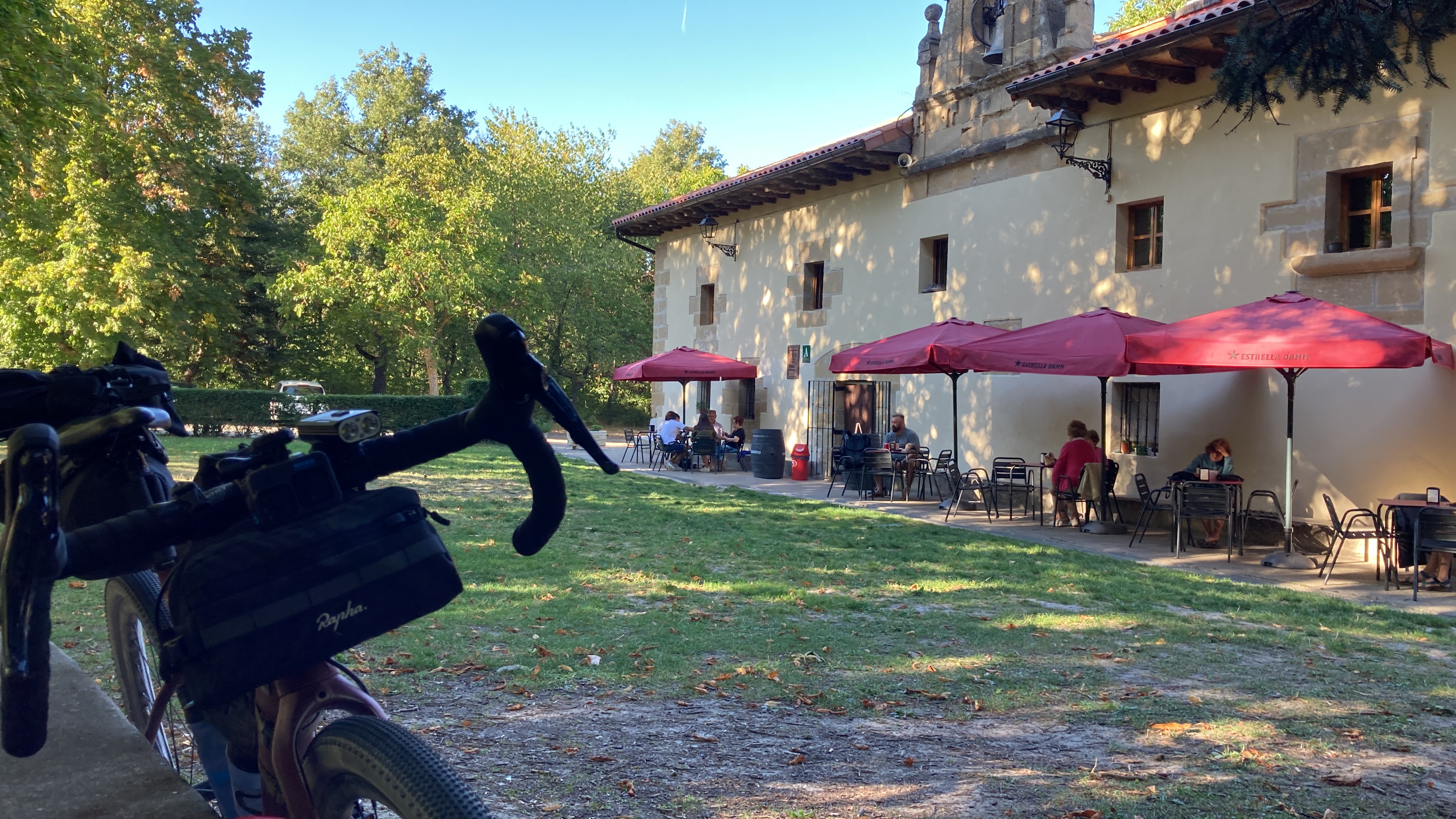 Ermita y Albergue de Carrasquedo