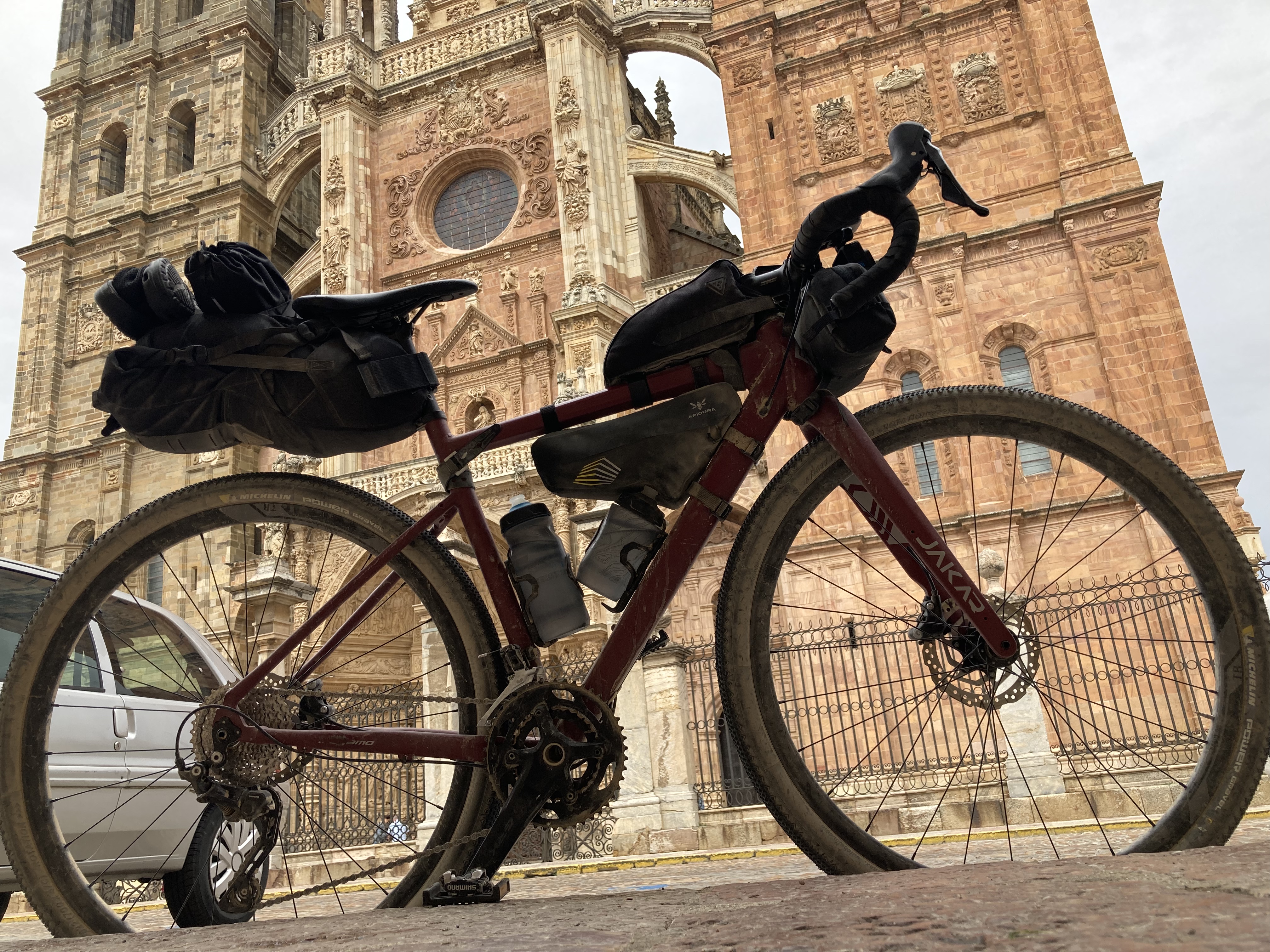 Frente a la Catedral de Astorga