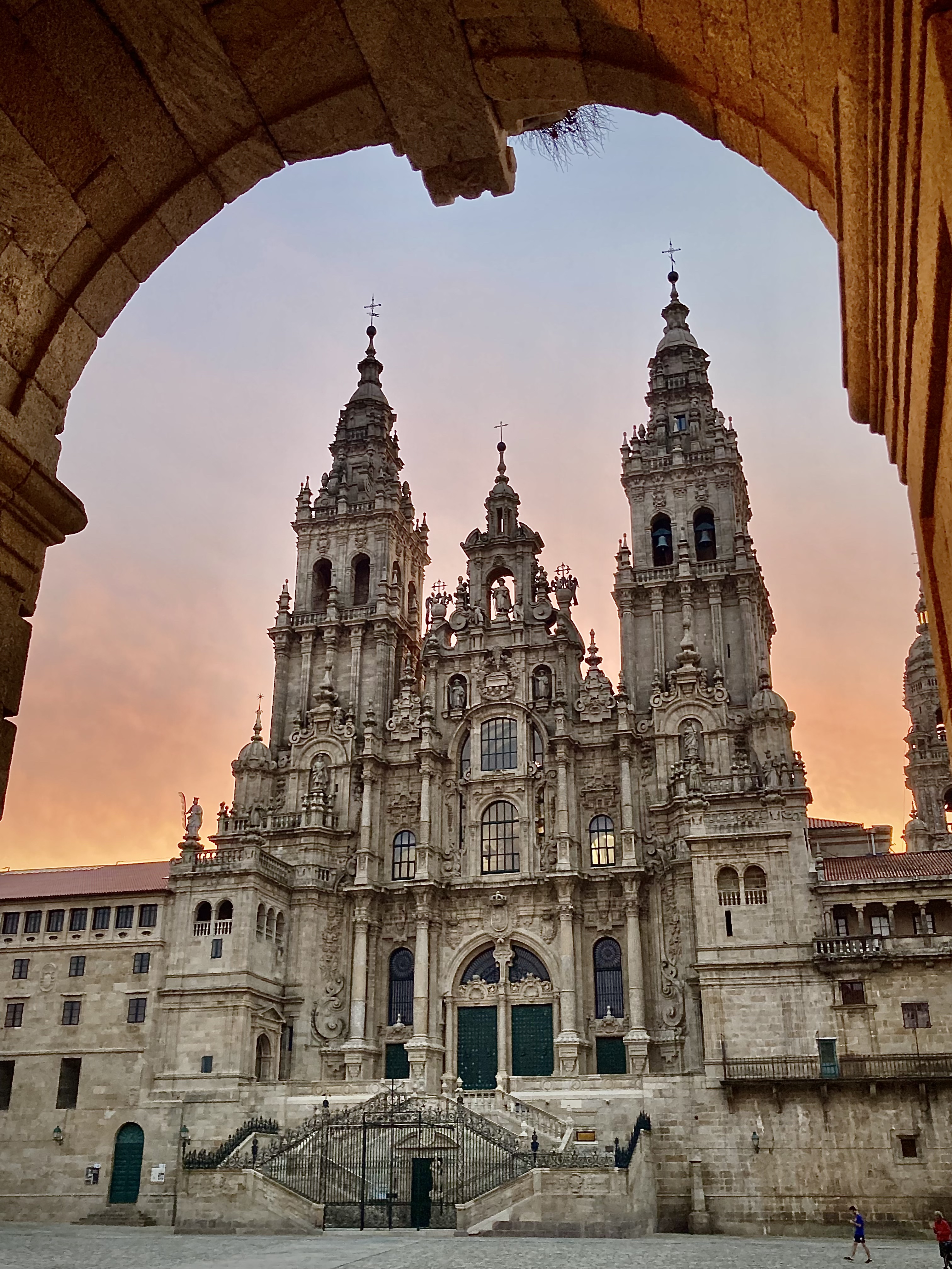 Amanece tras la Catedral