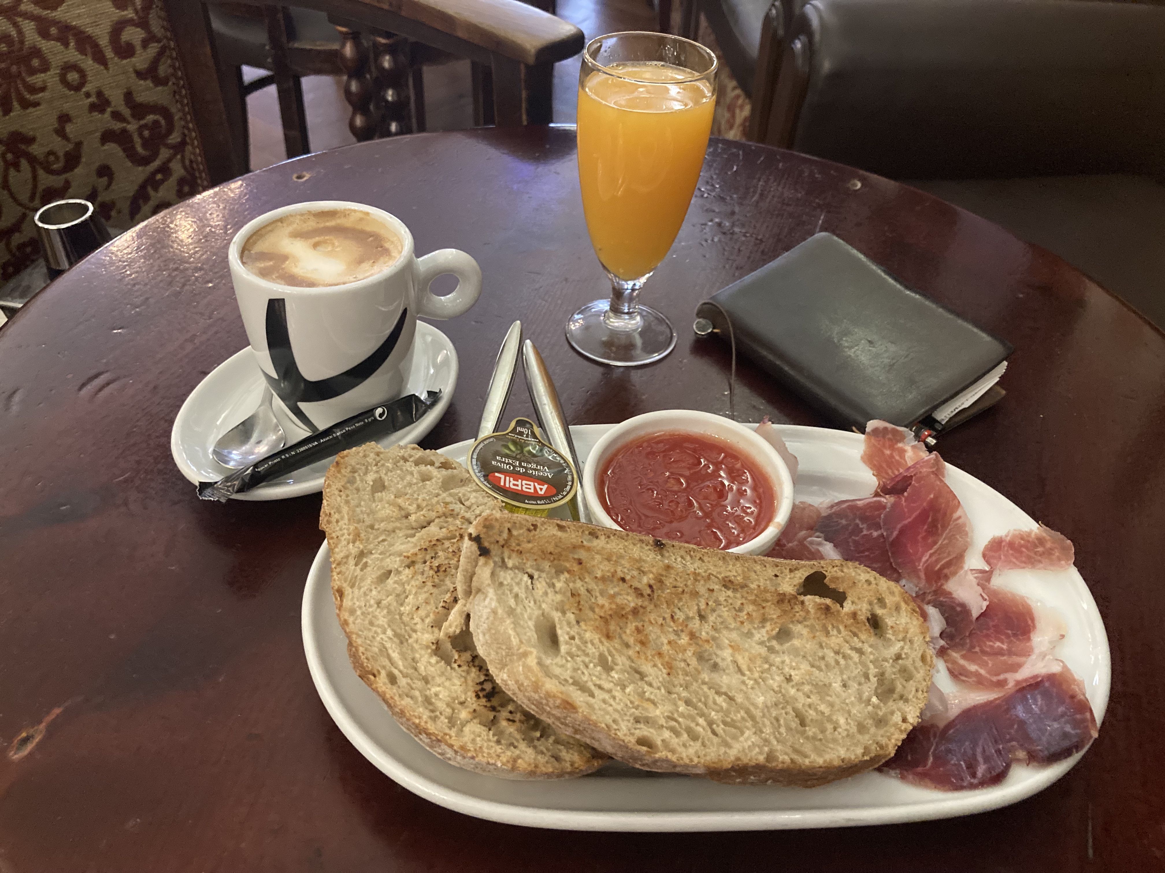 Desayuno en el Café Casino