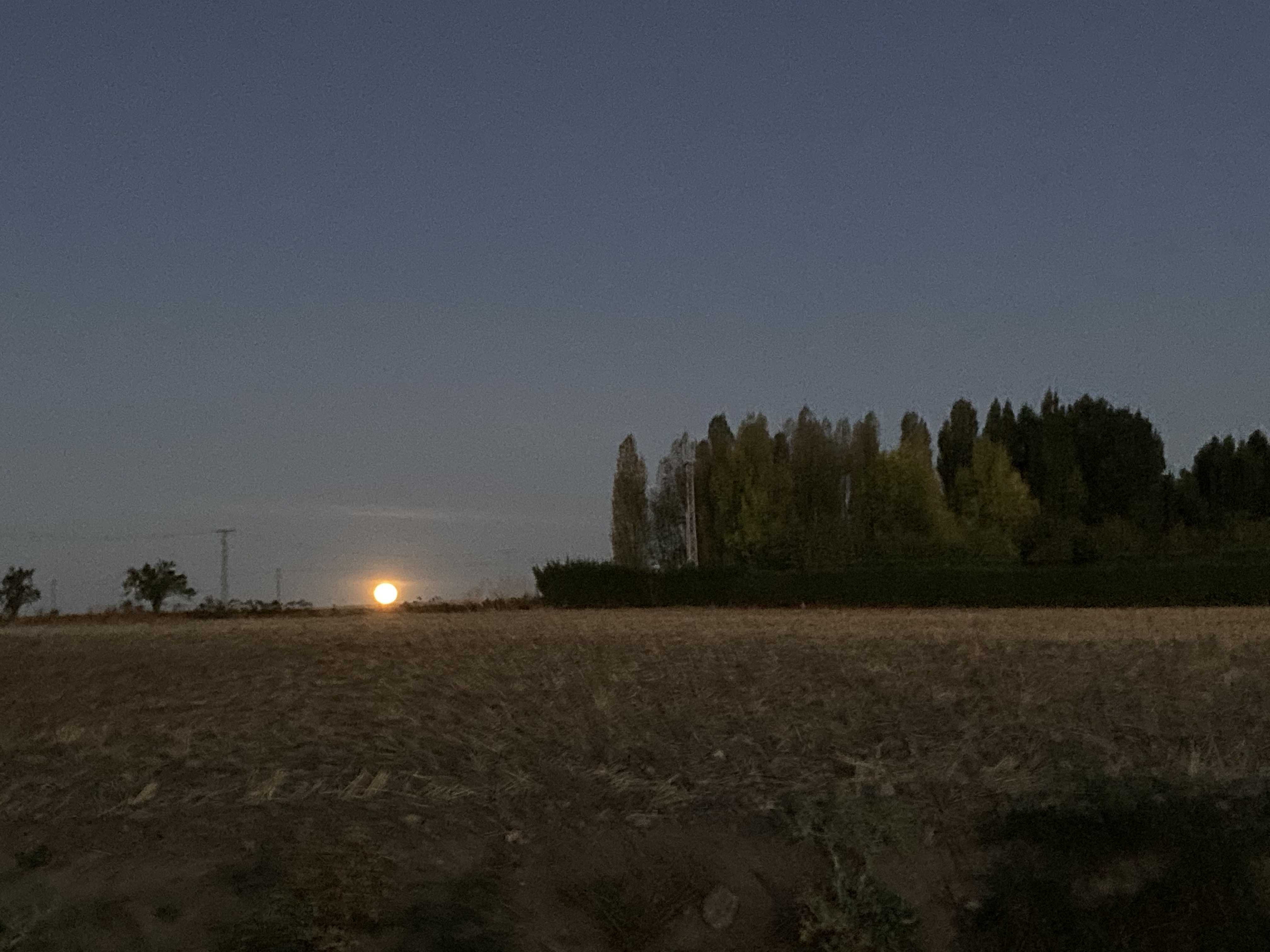 La luna llena sobre Grañón