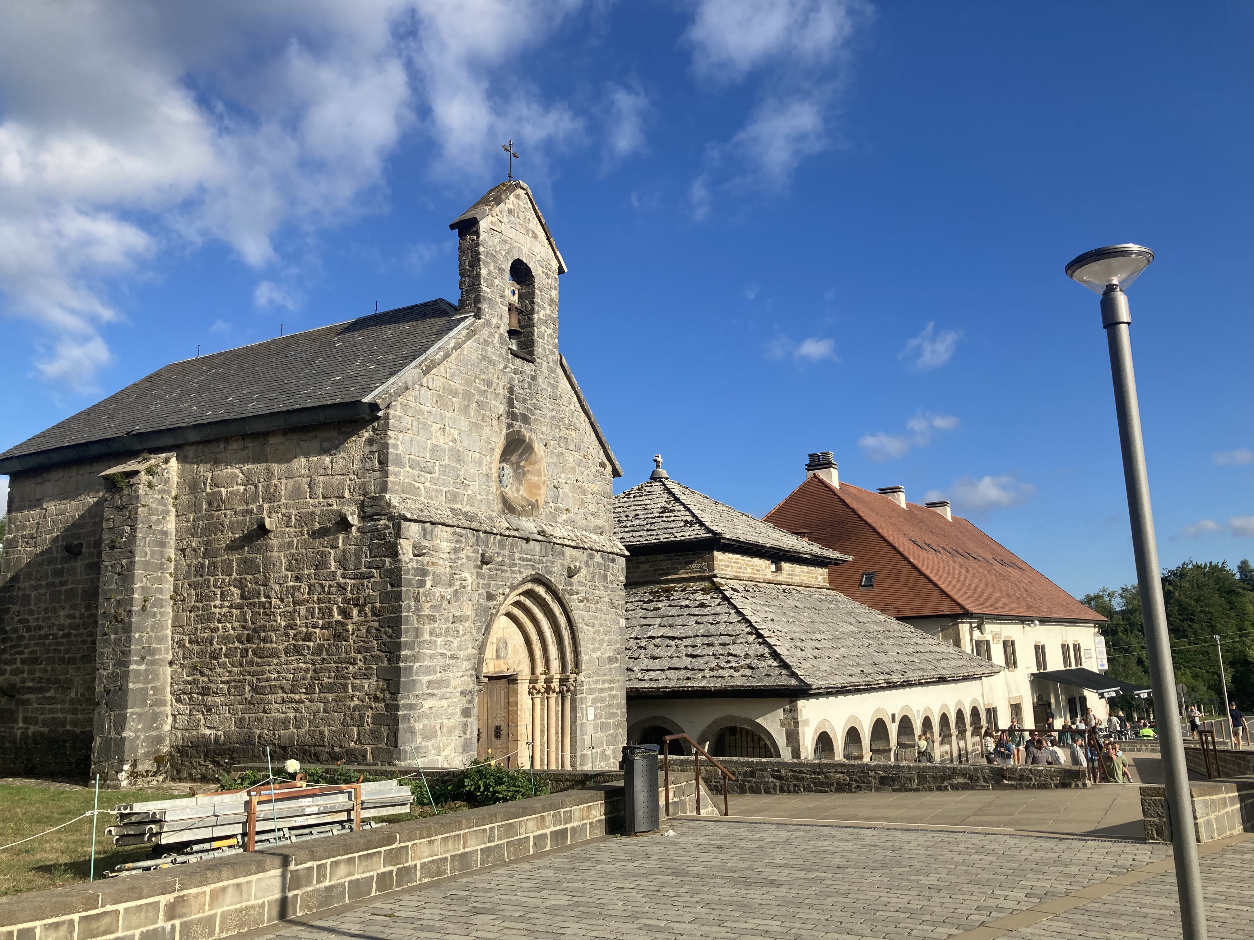 Iglesia de Santiago y Silo de Carlomagno